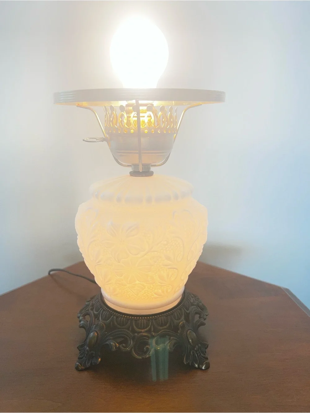 VTG Fenton Milk Glass Poppy 3-way Table Lamp Antique Brass Metal Base Only
